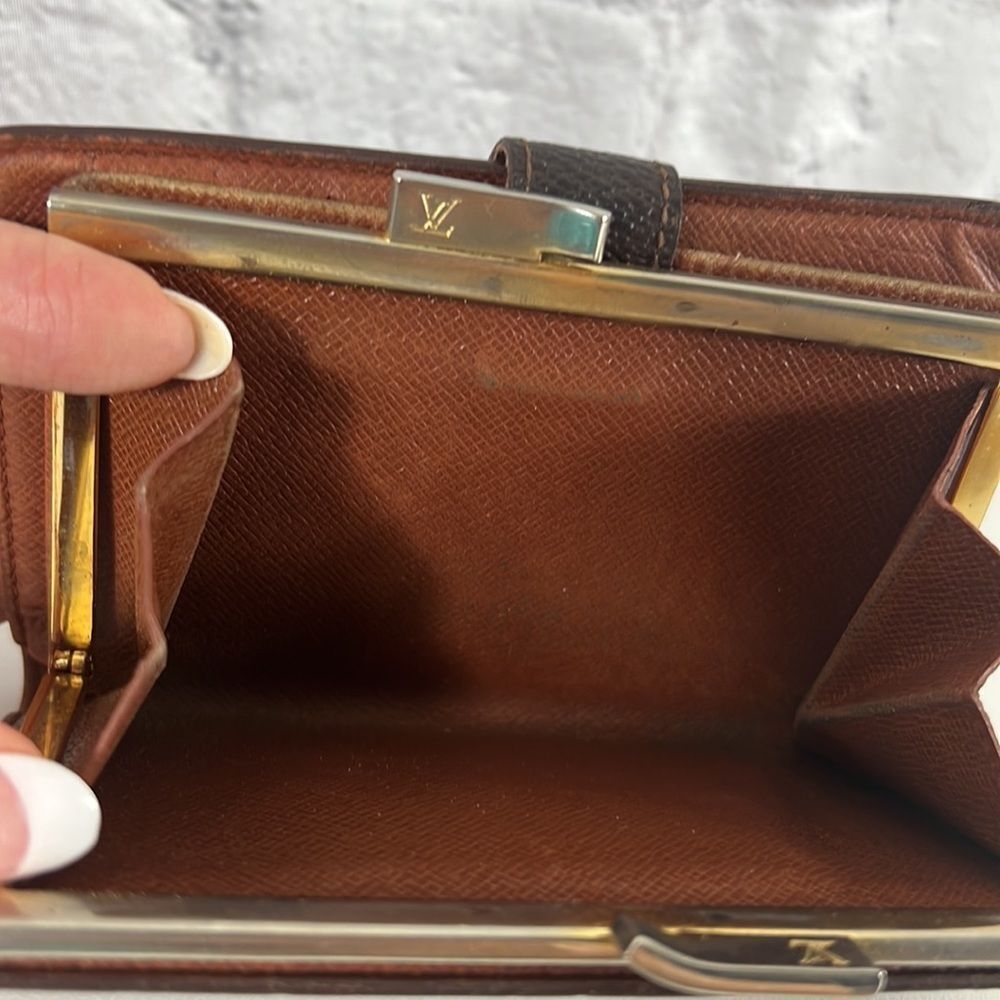 Authenticated Vintage Louis Vuitton Viennois Wallet - Picture 5 of 17